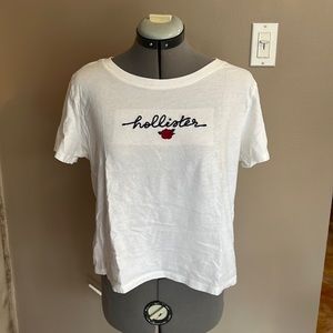 This white tee from Hollister is new! I never wore it!